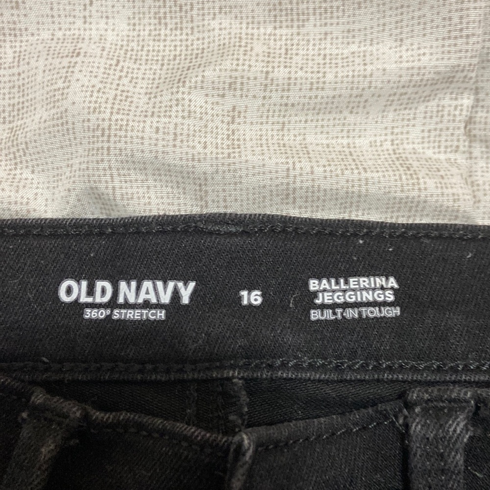 Hi, theese jeans are from old navy. There a size 16 in girls. - Picture 2 of 2